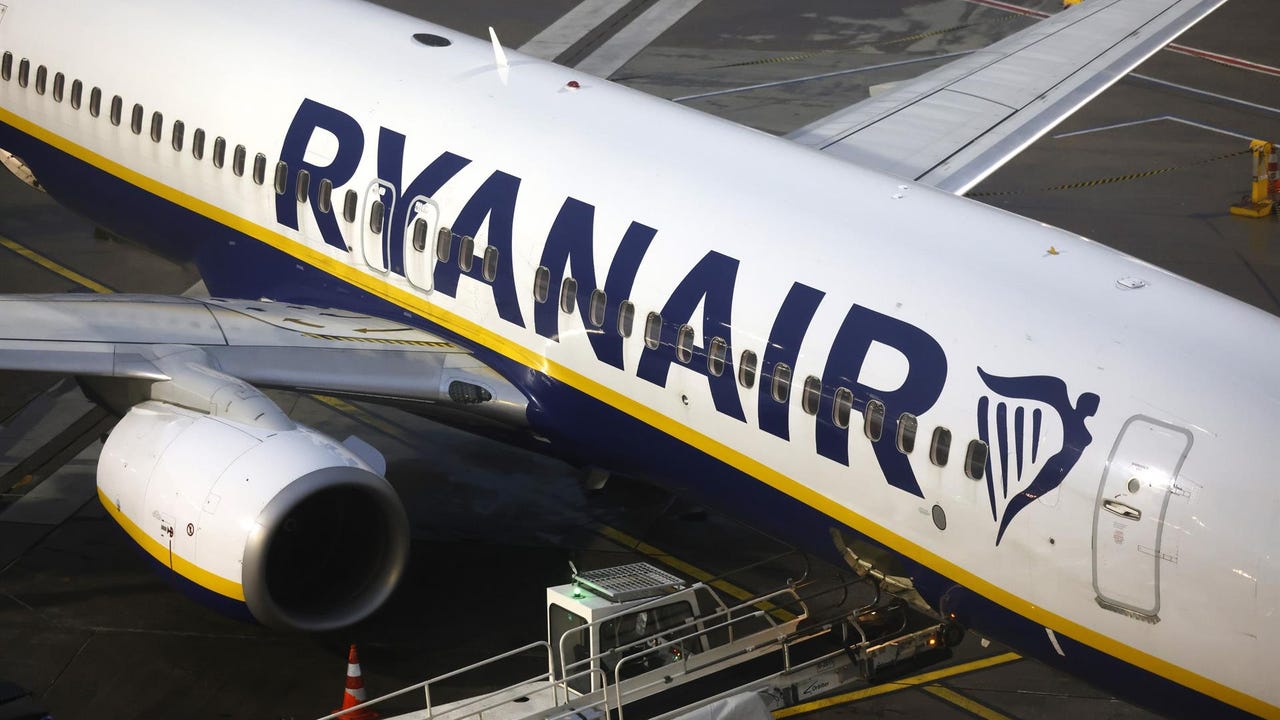 Aena acusa a Ryanair de mentir sobre la realidad de las tasas aeroportuarias en España para justificar su recorte de plazas y presionar a las instituciones