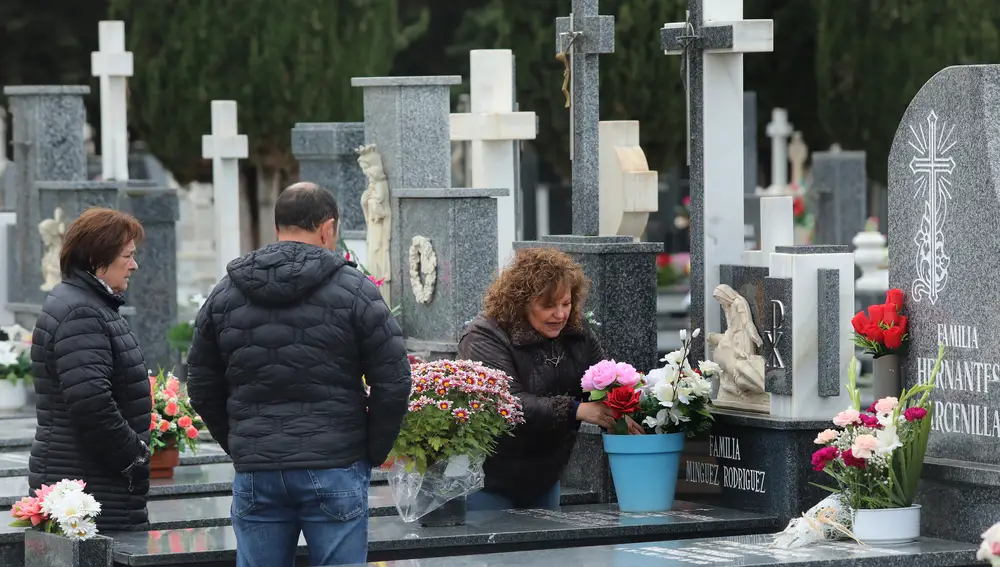 Cementerio de Palencia el día de Todos los Santos