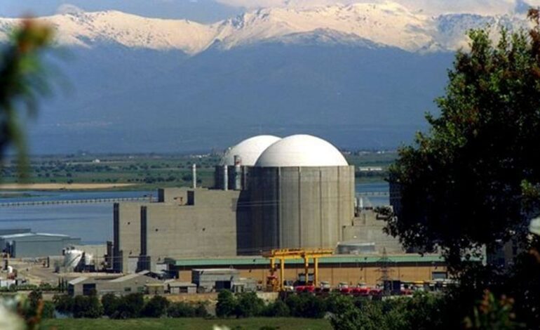 «Si cierra la central nuclear de Almaraz tendremos que emigrar, yo con un hijo de dos años»