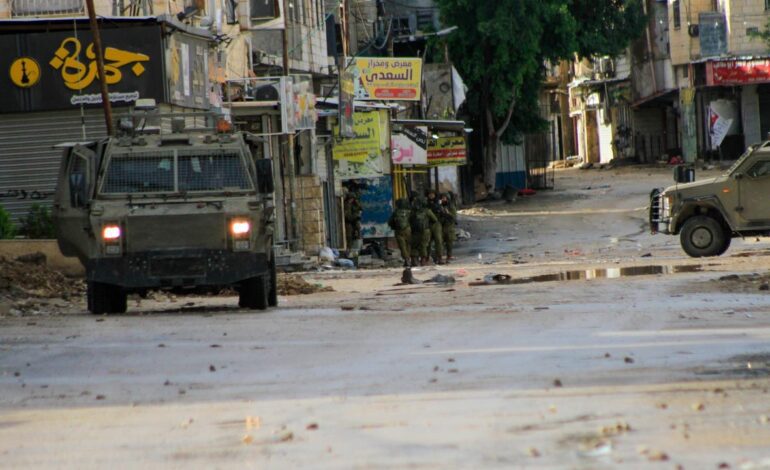 Un ataque israelí en Cisjordania causa 8 muertos, desata la ira de Hamás y amenaza por primera vez la tregua