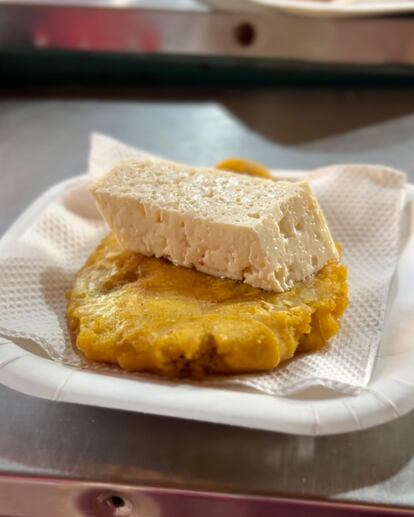 Les patacones au fromage Palito de Caucho.