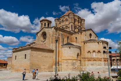 El exterior del Colegio de Santa María La Mayor, en Toro.