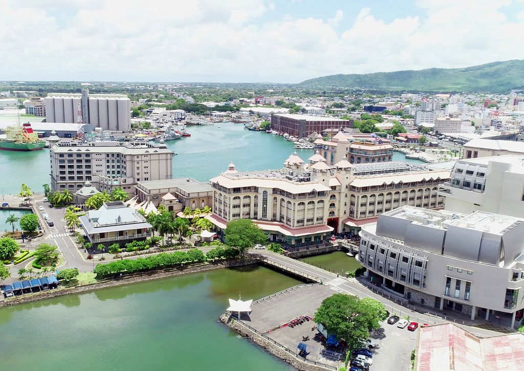 Epicentro comercial, administrativo y financiero de Mauricio, la ciudad de Port Louis fue fundada en 1735 por los colones franceses