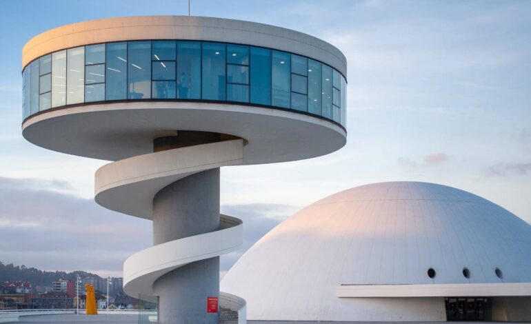 Centro Niemeyer, la joya de la ría de Avilés