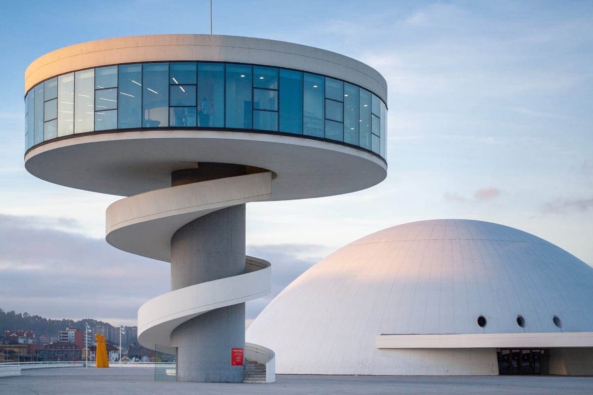 Centro Niemeyer, la joya de la ría de Avilés