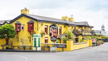 Una vista de la histórica publicidad de Dirty Nelly en Bunratty, en el condado de Clever, Irlanda.