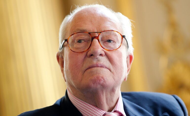 Vandalizan la tumba de Jean Marie Le Pen durante la noche