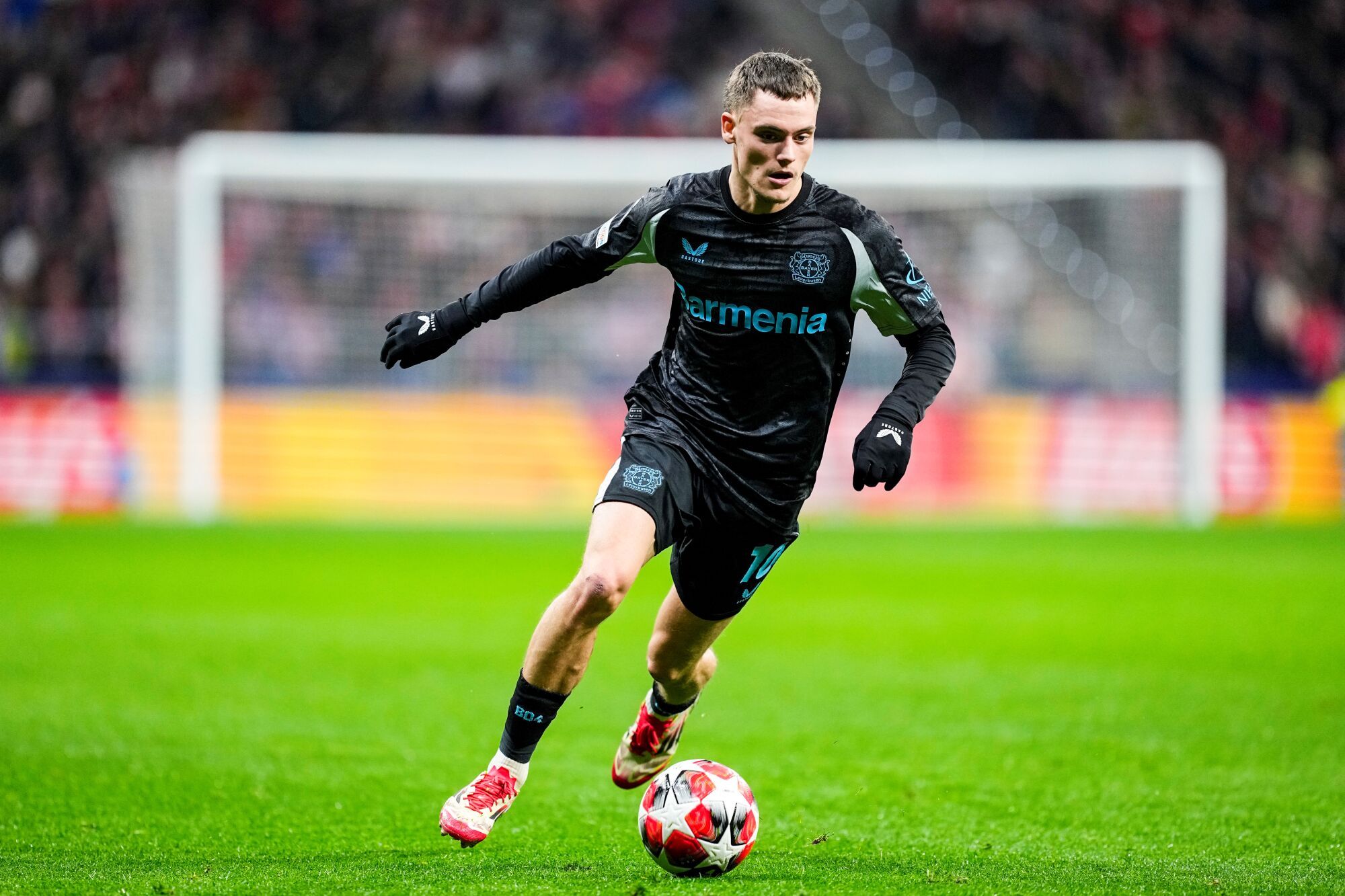 Florian Wirtz del Bayer Leverkusen en acción durante el partido de la fase MD7 de la Liga de Campeones de la UEFA 2024/25 entre el Atlético de Madrid y el Bayer 04 Leverkusen en el estadio Riyadh Air Metropolitano el 21 de enero de 2025 en Madrid, España. AFP7 21/01/2025 SÓLO PARA USO EN ESPAÑA. Oscar J. Barroso / AFP7 / Europa Press;2025;ESPAÑA;DEPORTE;ZSPORT;FÚTBOL;ZSOCCER;Atlético de Madrid v Bayer 04 Leverkusen - UEFA Champions League 2024/25 Fase Liga MD7;