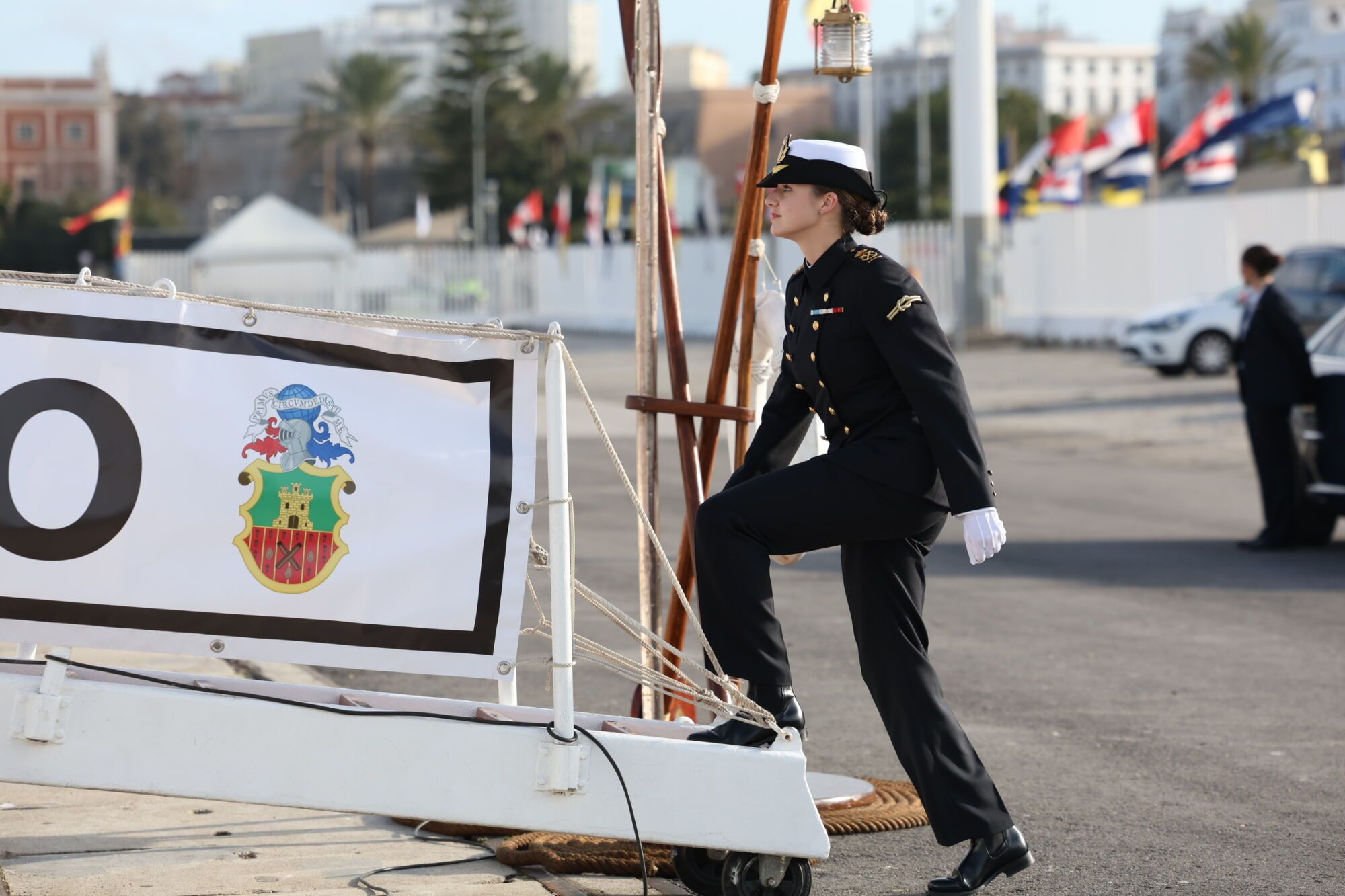 La Princesa Leonor sube al buque escuela 'Juan Sebastián de Elcano. A 08 de enero de 2024, en Cádiz (Andalucía, España). La Princesa Leonor se ha desplazado al Puerto de Cádiz para el embarque de guardamarinas alumnos de tercer curso de la Escuela Naval Militar en el buque escuela 'Juan Sebastián de Elcano' para realizar el XCVII Crucero de Instrucción. 08 ENERO 2025 Nacho Frade / Europa Press 08/01/2025. PRINCESA LEONOR;Nacho Frade;