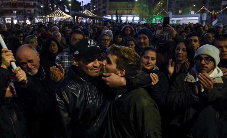 Un millar de personas se manifiestan en Roma contra una agresión homófoba a una pareja en Nochevieja