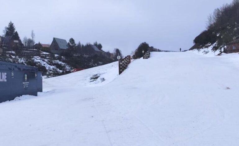 El temporal cierra las estaciones de esquí, amenazadas también por la escasez de nieve