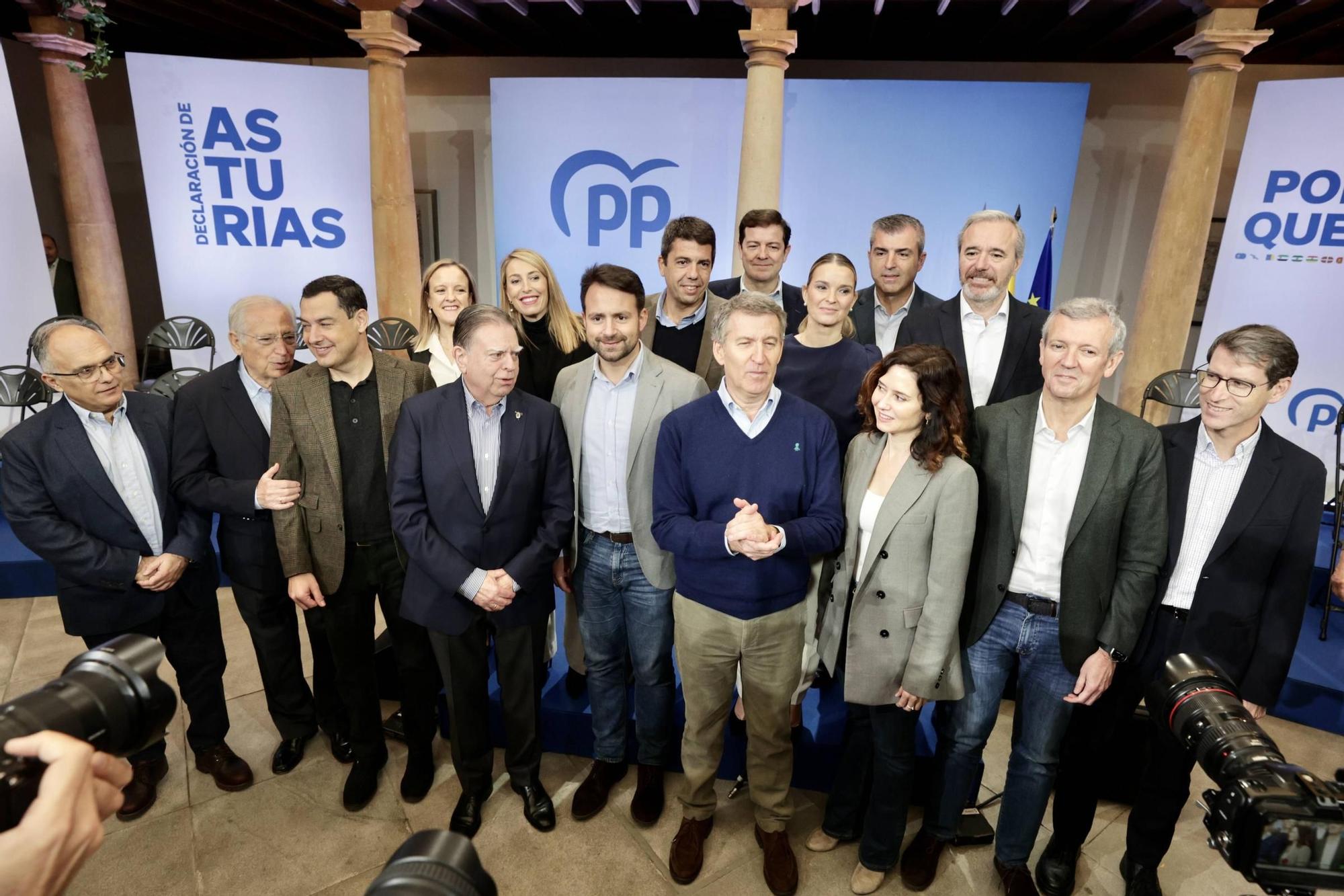 Feijóo clausura junto a Álvaro Queipo en Oviedo el acto de presentación de la 'Declaración de Asturias'