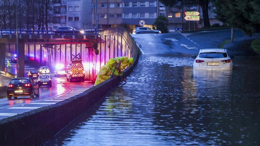 Vecinos de Pelamios (Galicia) con el agua en el salón de casa: "Había medio metro de auga de altura"