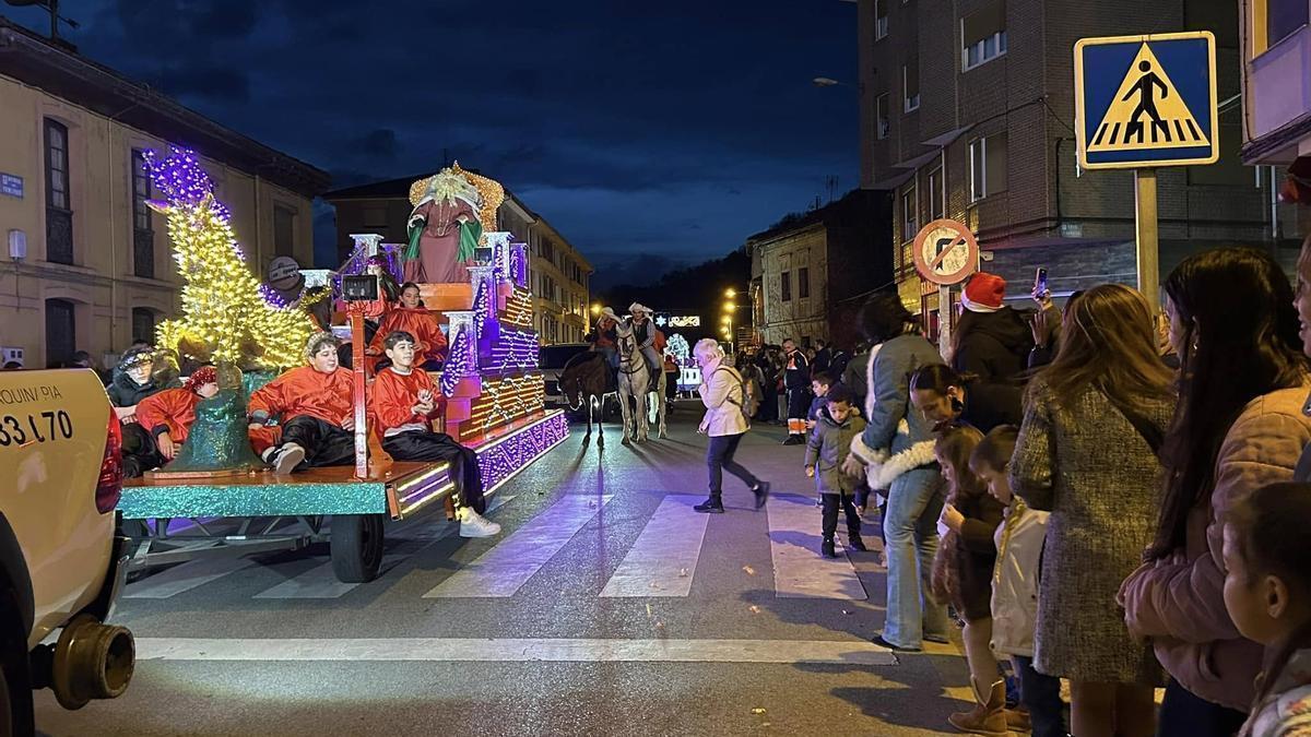 Más de 250 niños participaron en los talleres infantiles en 20 pueblos de Laviana esta Navidad