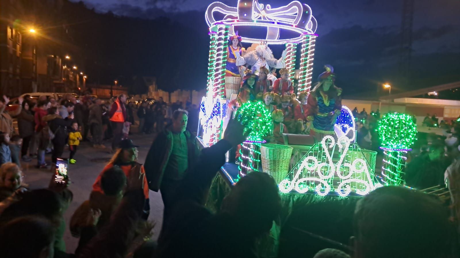 Así fueron las cabalgatas en Mieres y Langreo