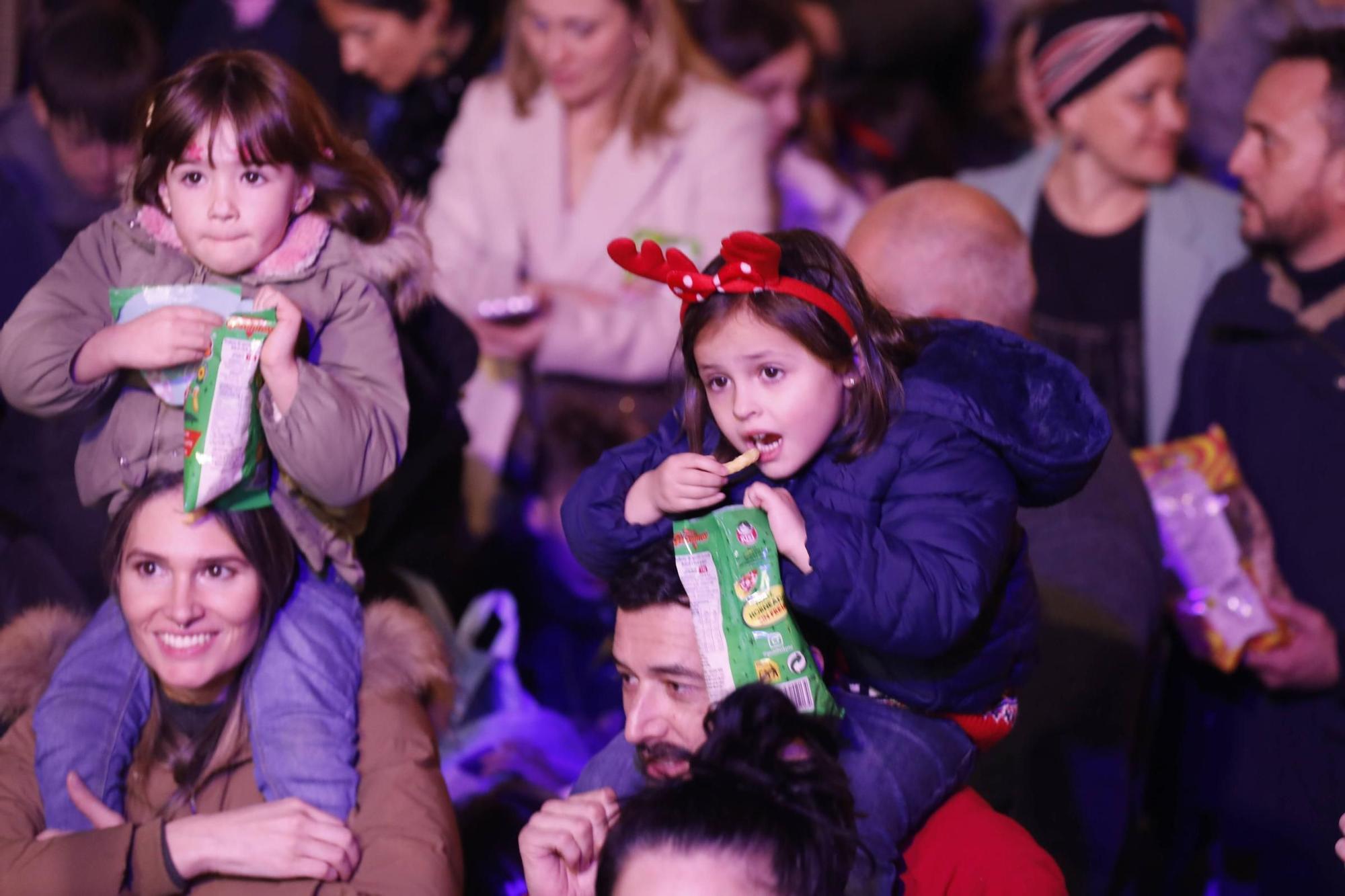 El "campanillas" en la Plaza Mayor de Gijón, en imágenes