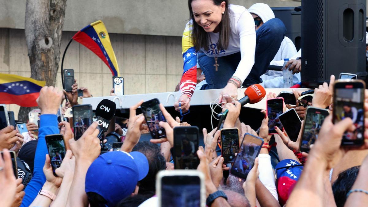 Venezuela, última hora: máxima tensión en Caracas antes de la proclamación de Maduro como presidente