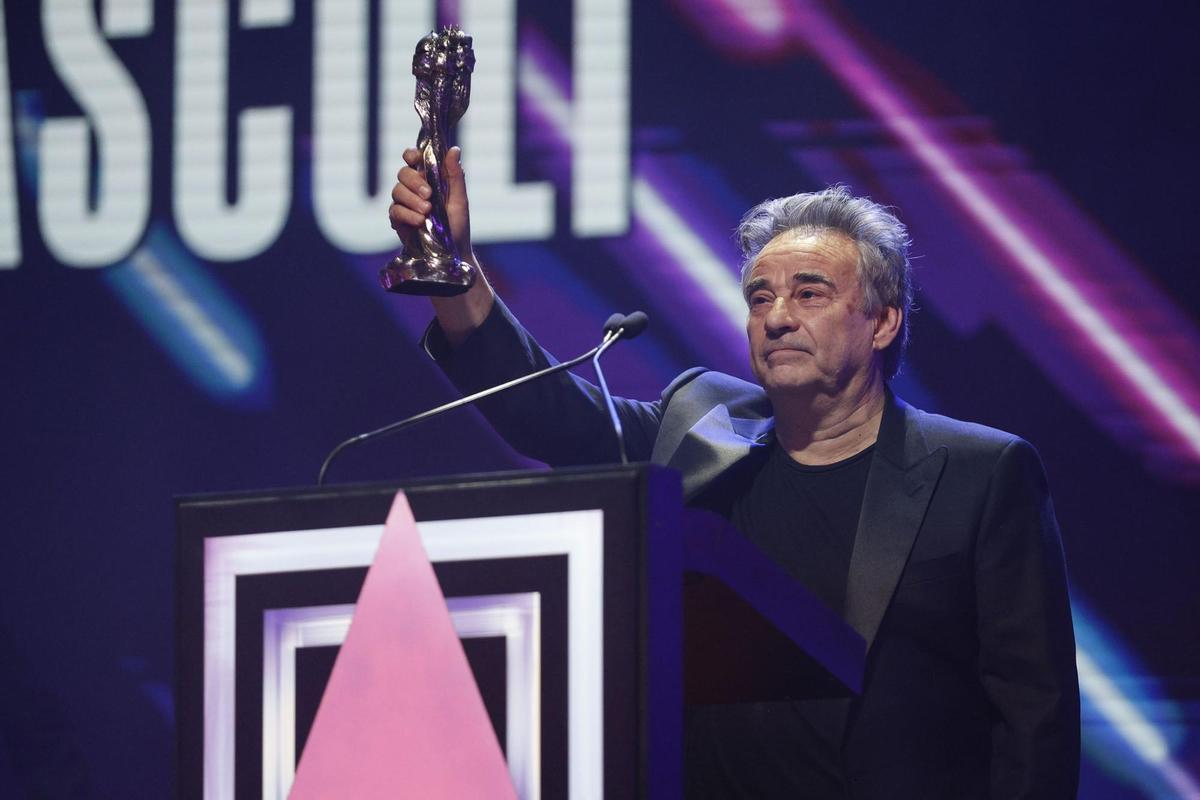 Gala de los XVII Premios Gaudí de cine,  el actor Eduard Fernández tras recibir el premio a ´Mejor Protagonista Masculino´ por su trabajo en ´El 47´