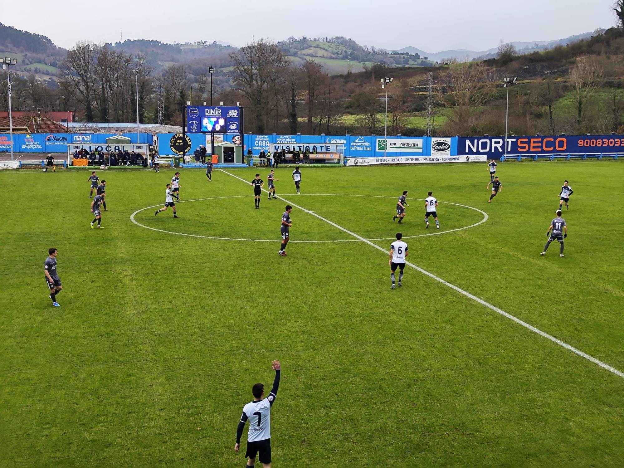 En imágenes: tarde de fútbol en el campo de Moscón