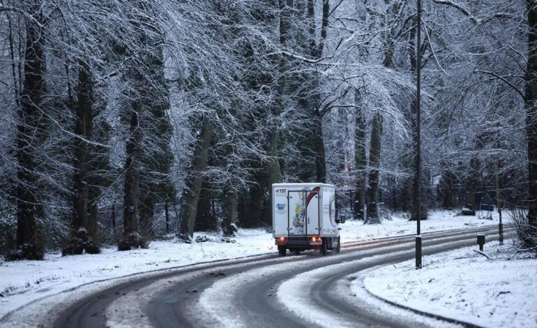 La nieve y el frío provocan importantes retrasos y cancelaciones de vuelos en el Reino Unido