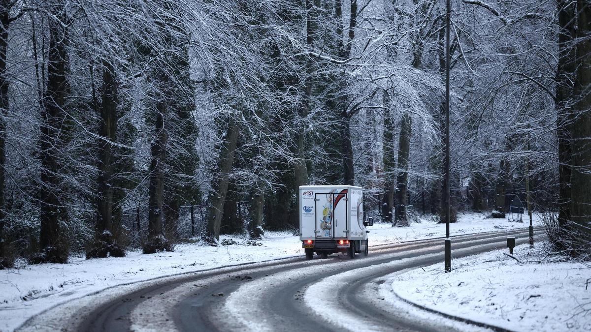 La nieve y el frío provocan importantes retrasos y cancelaciones de vuelos en el Reino Unido