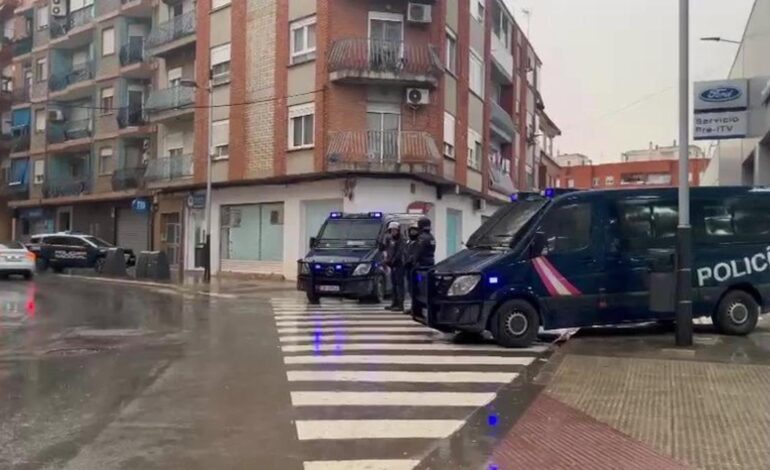 Un policía abate de un tiro a un hombre que amenazó con acuchillarlo en Valencia