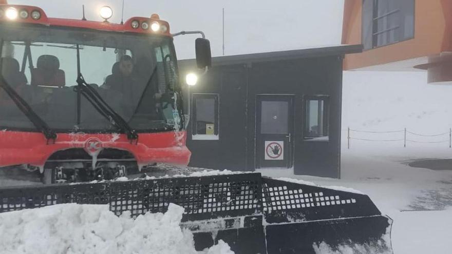 Pajares reabre hoy sus pistas y Fuentes de Invierno lo hará mañana