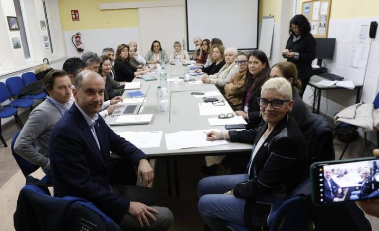 El Consejo de Salud celebrado en Gijón tras la paralización de la ampliación de Cabueñes, en imágenes