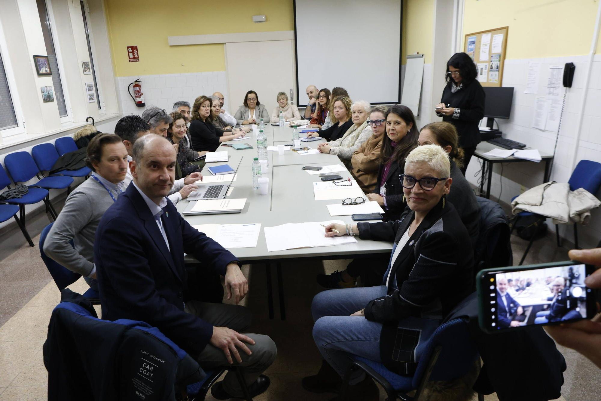 El Consejo de Salud celebrado en Gijón después del paro de la expansión de Cabueñes, en imágenes