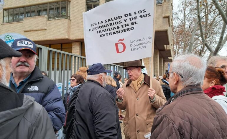 Los diplomáticos piden «transparencia» para saber qué aseguradora se quedará con la sanidad exterior de Muface