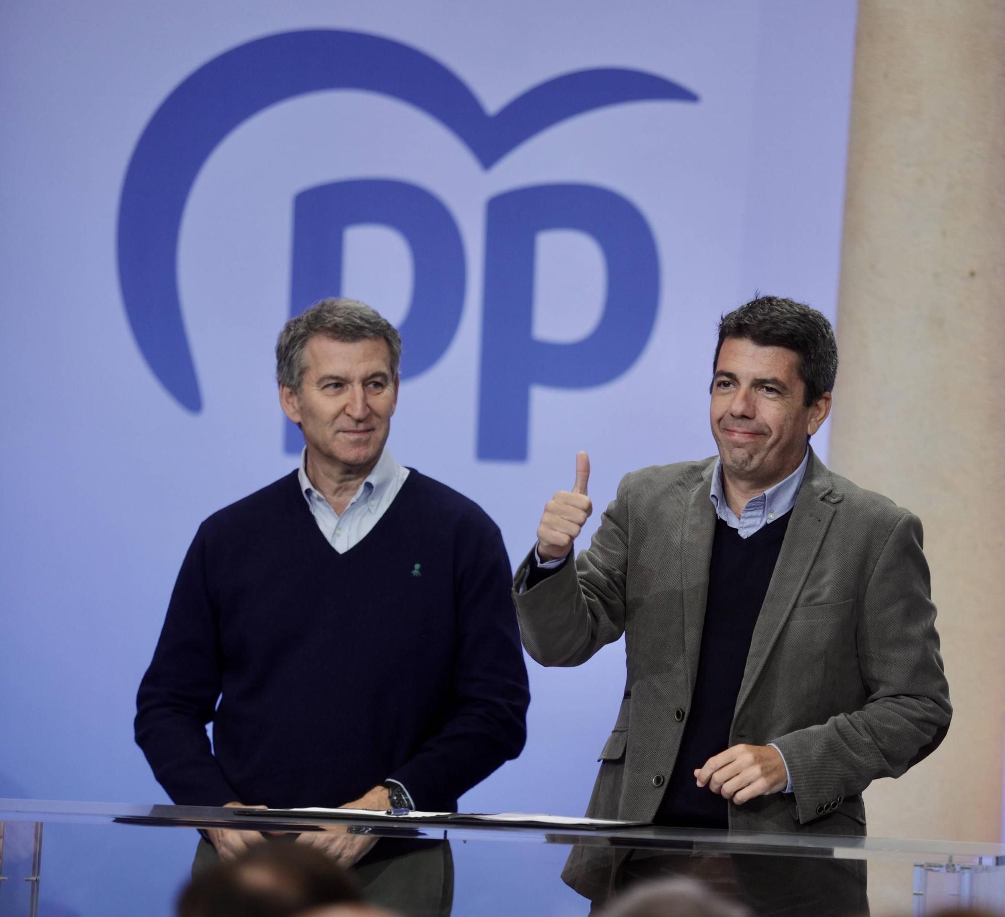 Feijóo clausura junto a Álvaro Queipo en Oviedo el acto de presentación de la 'Declaración de Asturias'