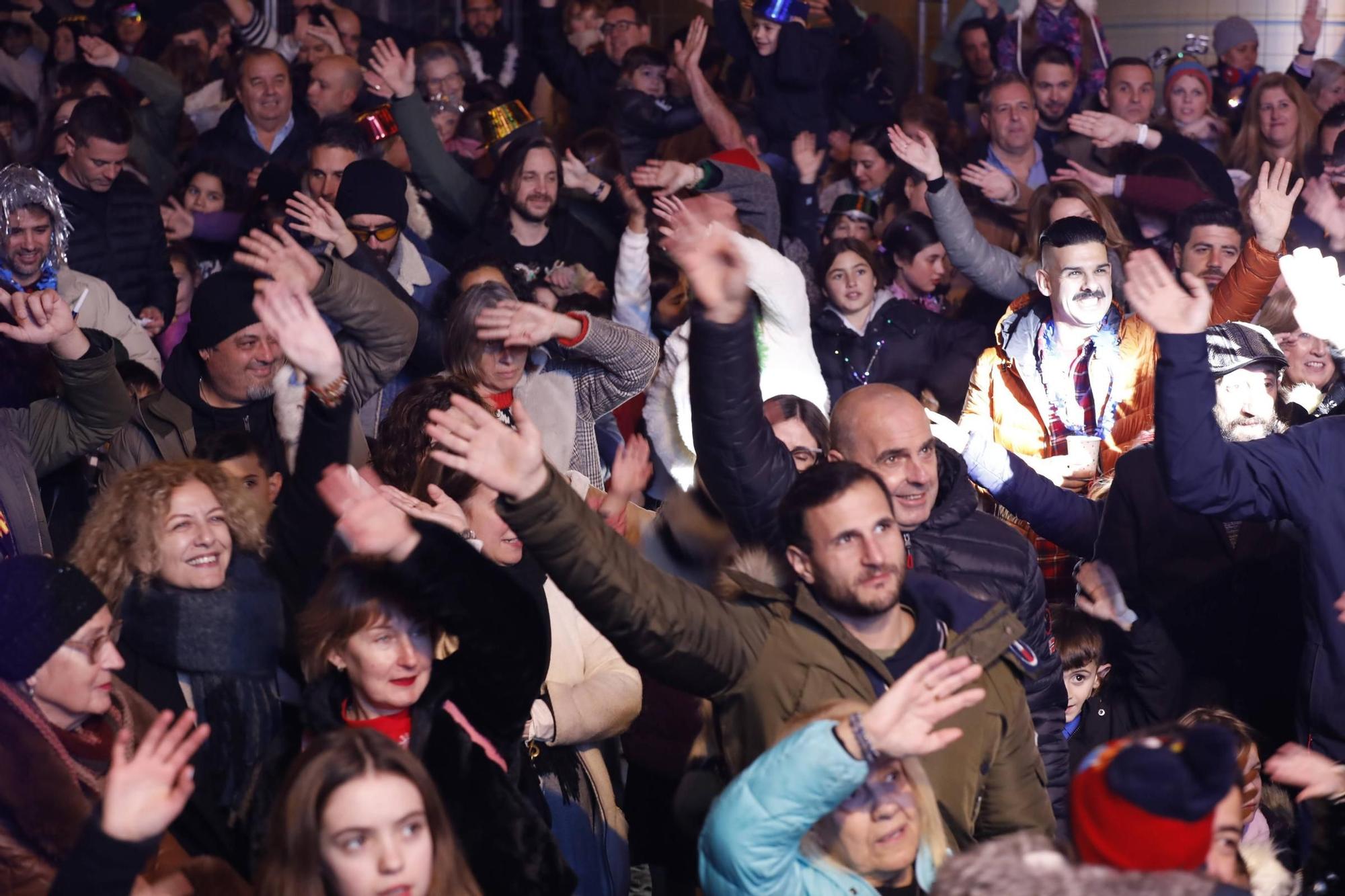 El "campanillas" en la Plaza Mayor de Gijón, en imágenes