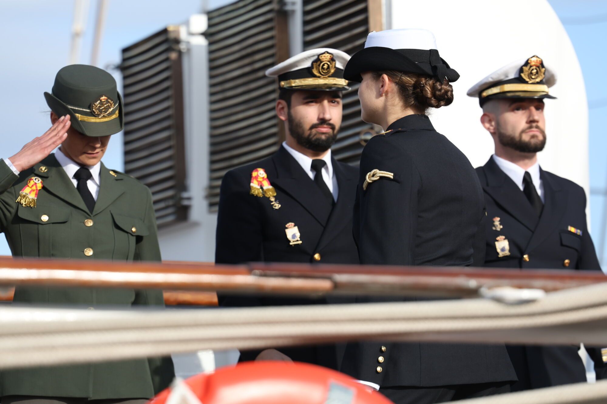 La Princesa Leonor sube al buque escuela 'Juan Sebastián de Elcano'. A 08 de enero de 2024, en Cádiz (Andalucía, España). La Princesa Leonor se ha desplazado al Puerto de Cádiz para el embarque de guardamarinas alumnos de tercer curso de la Escuela Naval Militar en el buque escuela 'Juan Sebastián de Elcano' para realizar el XCVII Crucero de Instrucción. 08 ENERO 2025 Nacho Frade / Europa Press 08/01/2025. PRINCESA LEONOR;Nacho Frade;