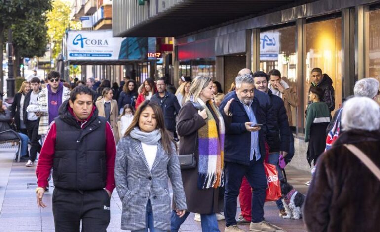 El tiempo gélido anima las rebajas en Oviedo