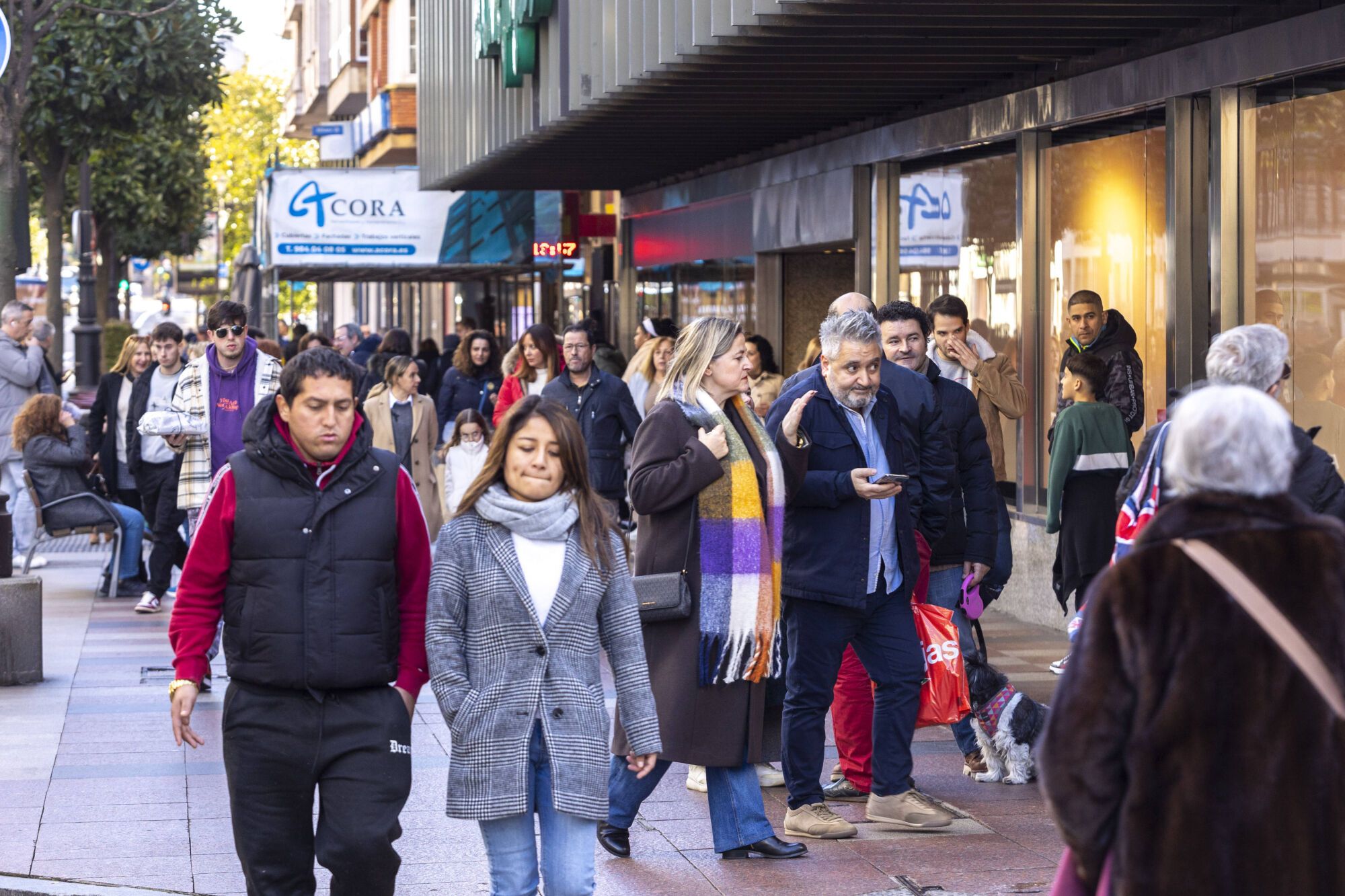 EN FOTOS: El frío helado anima las ventas en Oviedo