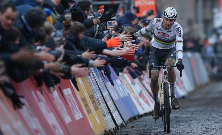 Van der Poel se resiente de su lesión y no correrá en Koksijde