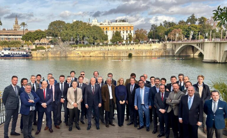 Del Nido Benavente presenta al grupo con el construiría su «Sevilla del futuro»