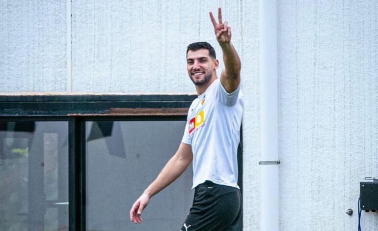 Rafa Mir, descartado por Valencia y Sevilla, rechazó una oferta del Al Taawoun de Arabia Saudí