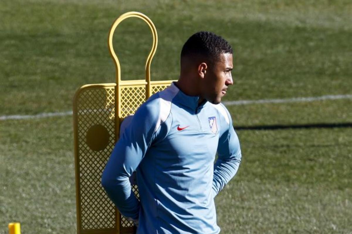 Simeone prueba con Lino en su regreso al once de cabecera