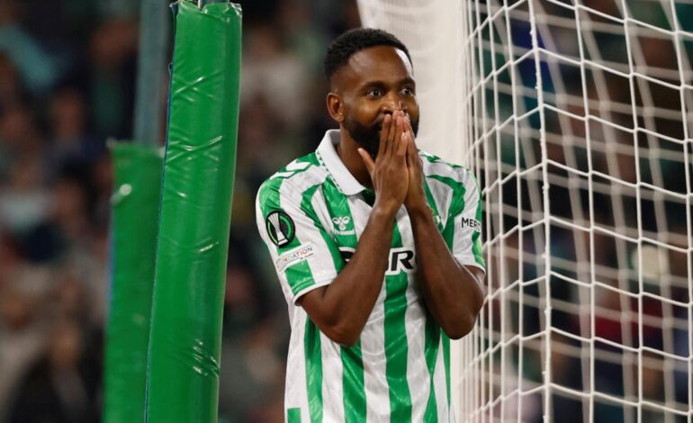 El Betis busca dos refuerzos más a la espera de Antony