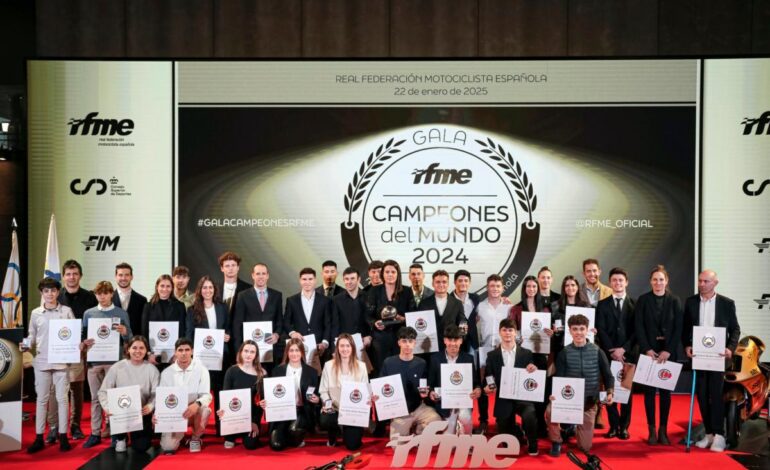 España honra a sus campeones de récord en el motociclismo