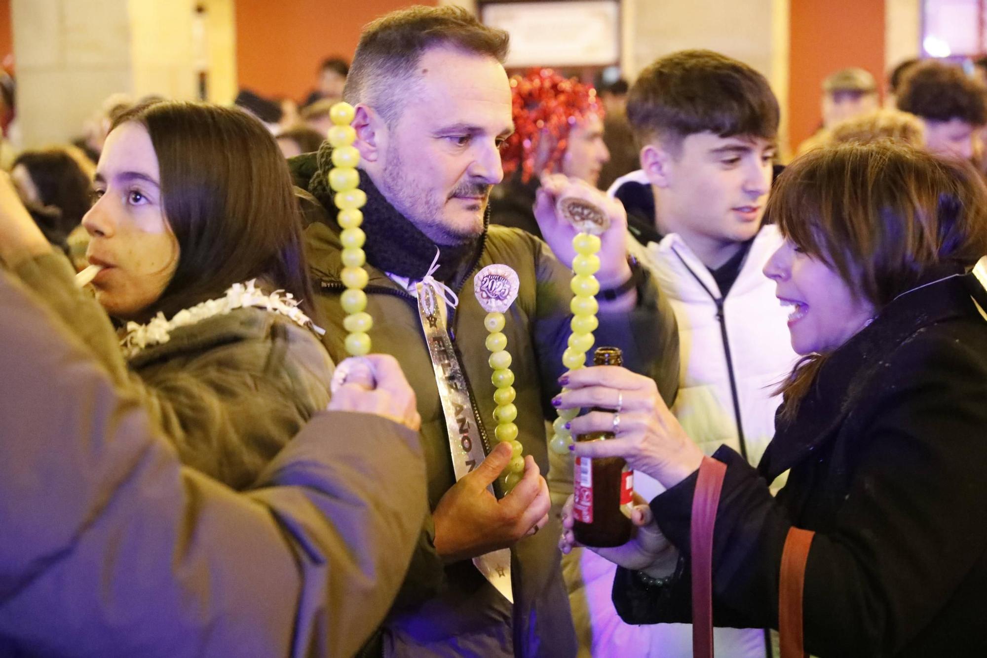 La plaza Mayor de Gijón, a rebosar para recibir al 2025