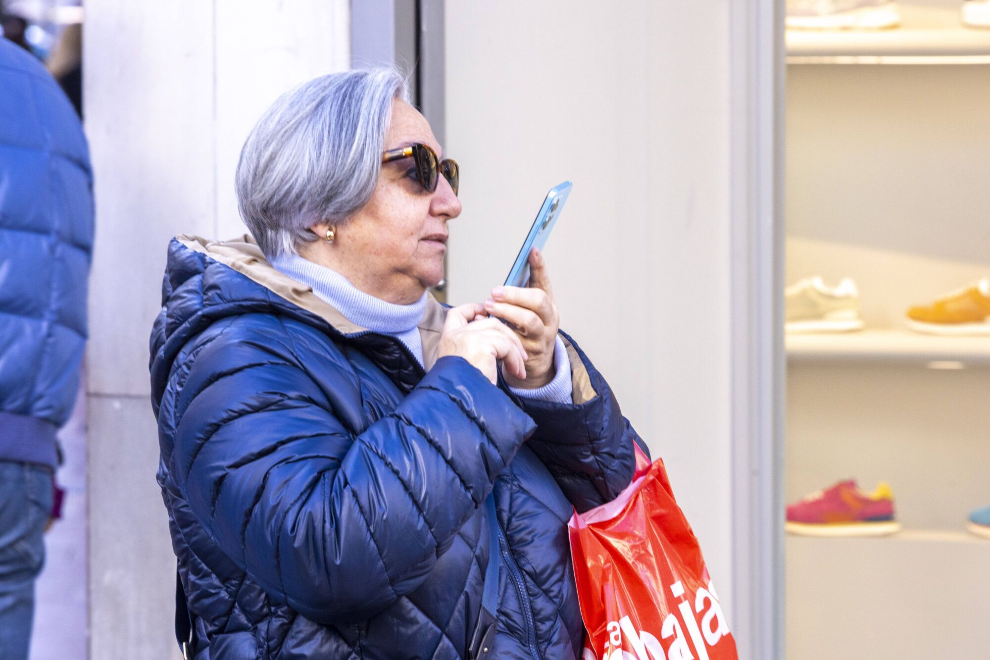 EN FOTOS: El frío helado anima las ventas en Oviedo