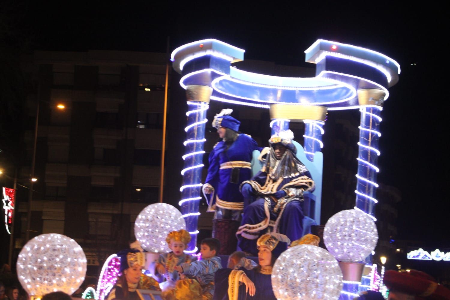 Así fueron las cabalgatas en Mieres y Langreo