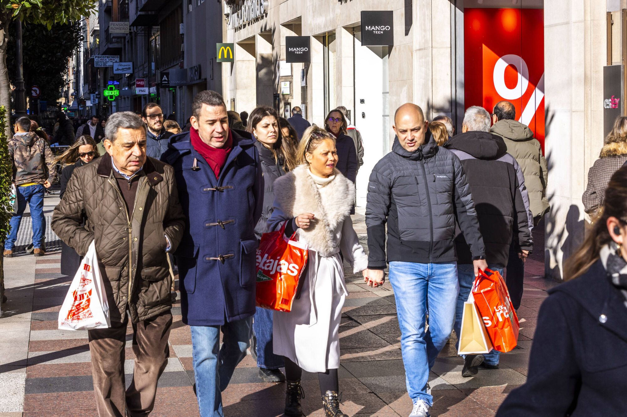 EN FOTOS: El frío helado anima las ventas en Oviedo