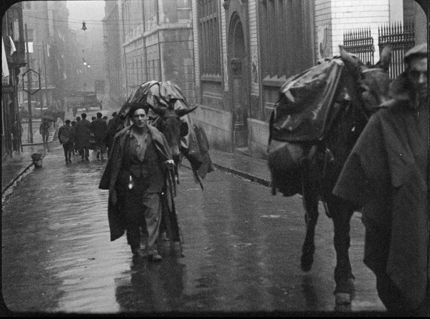 La entrada de las tropas nacionales en Gijón. 27 de octubre de 1937