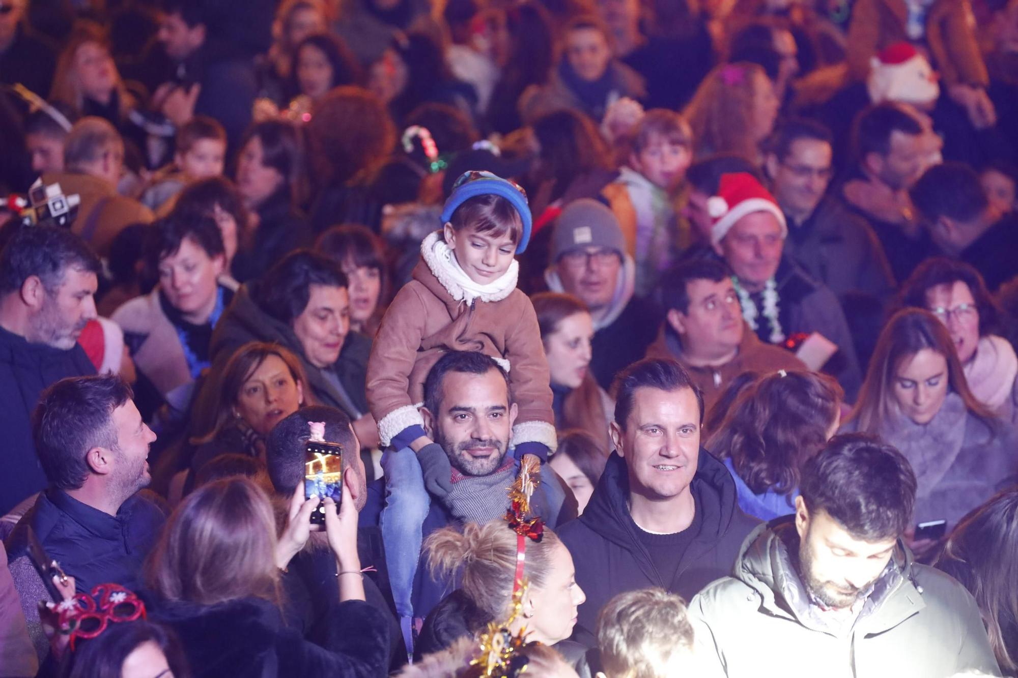 El "campanillas" en la Plaza Mayor de Gijón, en imágenes