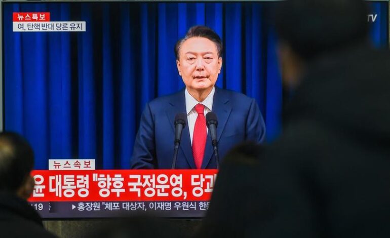 Suspenden el arresto del presidente surcoreano Yoon Suk Yeol tras un enfrentamiento con su equipo