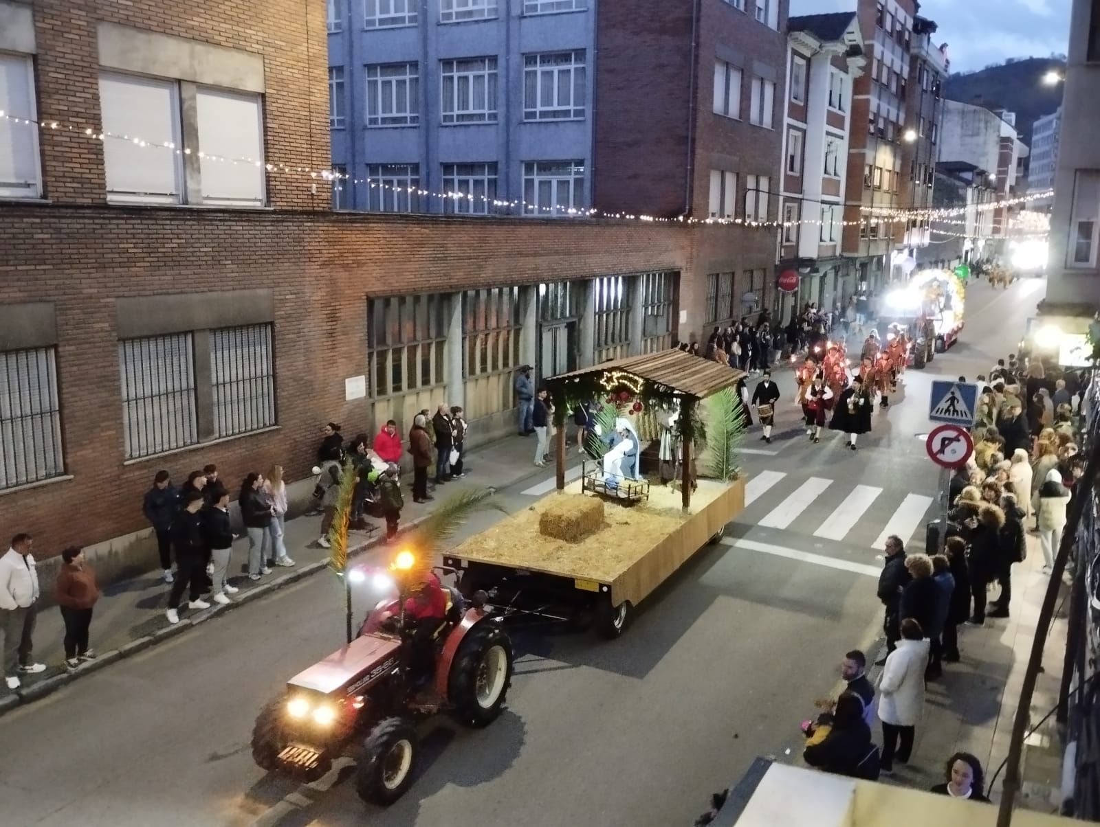 Así fueron las cabalgatas en Mieres y Langreo