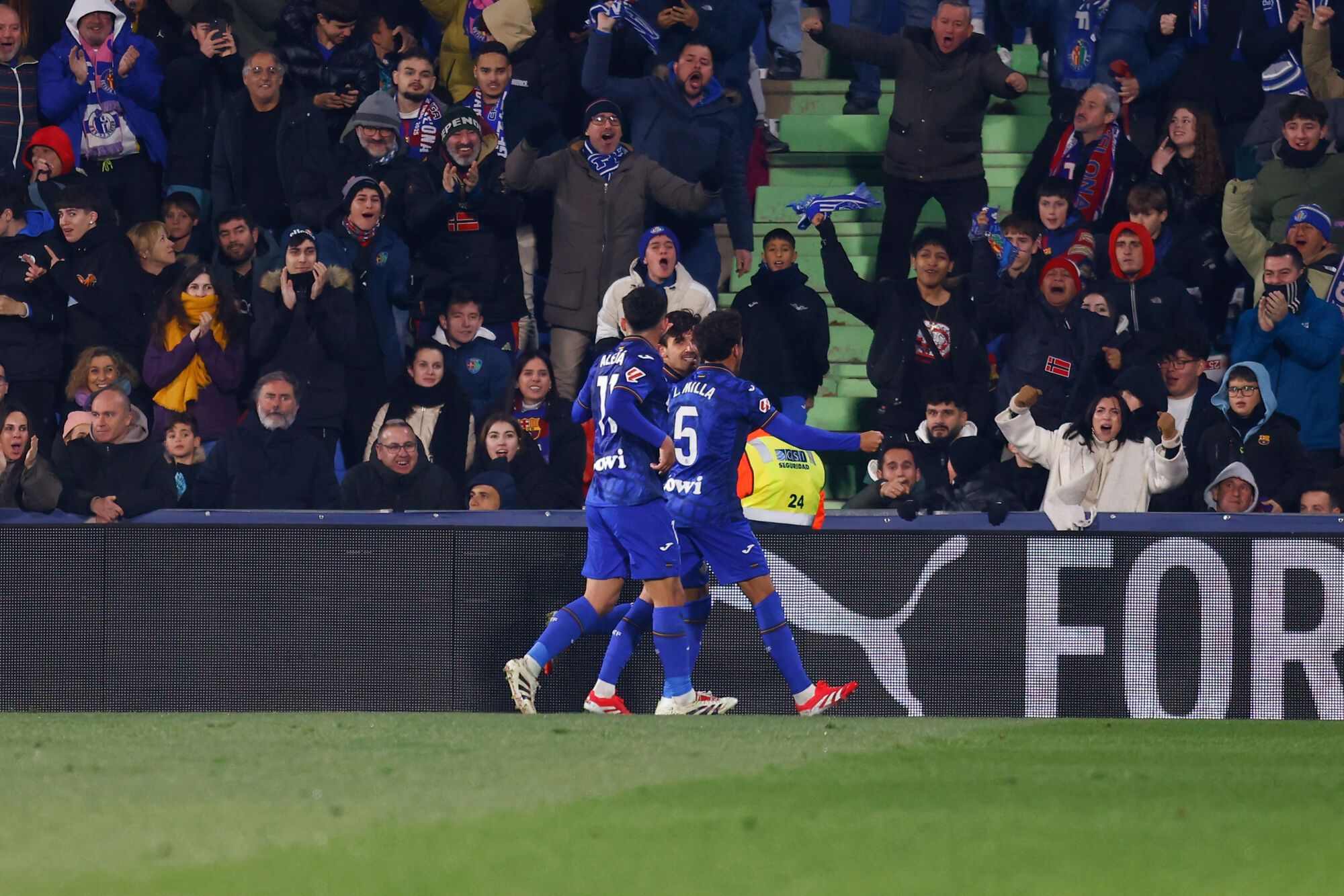 Mauro Arambarri del Getafe CF celebra un gol durante el partido de fútbol de la Liga española, LaLiga EA Sports, disputado entre el Getafe CF y el FC Barcelona en el estadio Coliseum de Getafe el 18 de enero de 2025, en Madrid, España. AFP7 18/01/2025 SÓLO PARA USO EN ESPAÑA. Dennis Agyeman / AFP7 / Europa Press;2025;ESPAÑA;DEPORTE;ZSPORT;FÚTBOL;ZSOCCER;Getafe CF v FC Barcelona - LaLiga EA Sports;